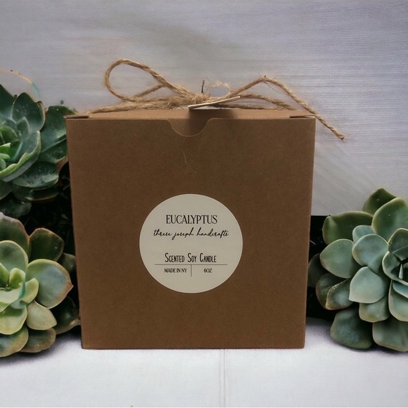 Eucalyptus Scented Soy Candle - Picture 3 of 4